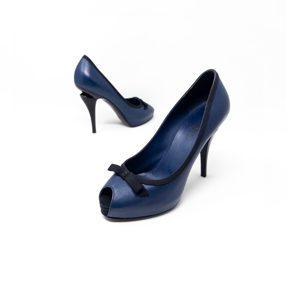 Chanel Peep-Toe Pump Heels (EU 38.5) Leather & Grosgrain Bow CC Navy Black 2009